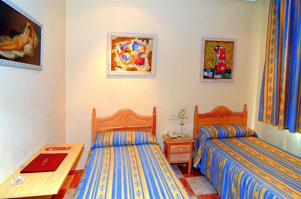 Ch Plaza D'Ort Rooms IV Мадрид Екстериор снимка