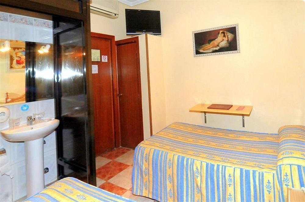 Ch Plaza D'Ort Rooms IV Мадрид Екстериор снимка