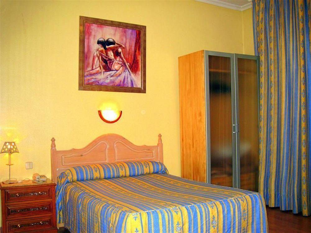 Ch Plaza D'Ort Rooms IV Мадрид Екстериор снимка