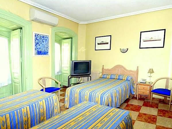 Ch Plaza D'Ort Rooms IV Мадрид Екстериор снимка