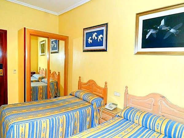 Ch Plaza D'Ort Rooms IV Мадрид Екстериор снимка