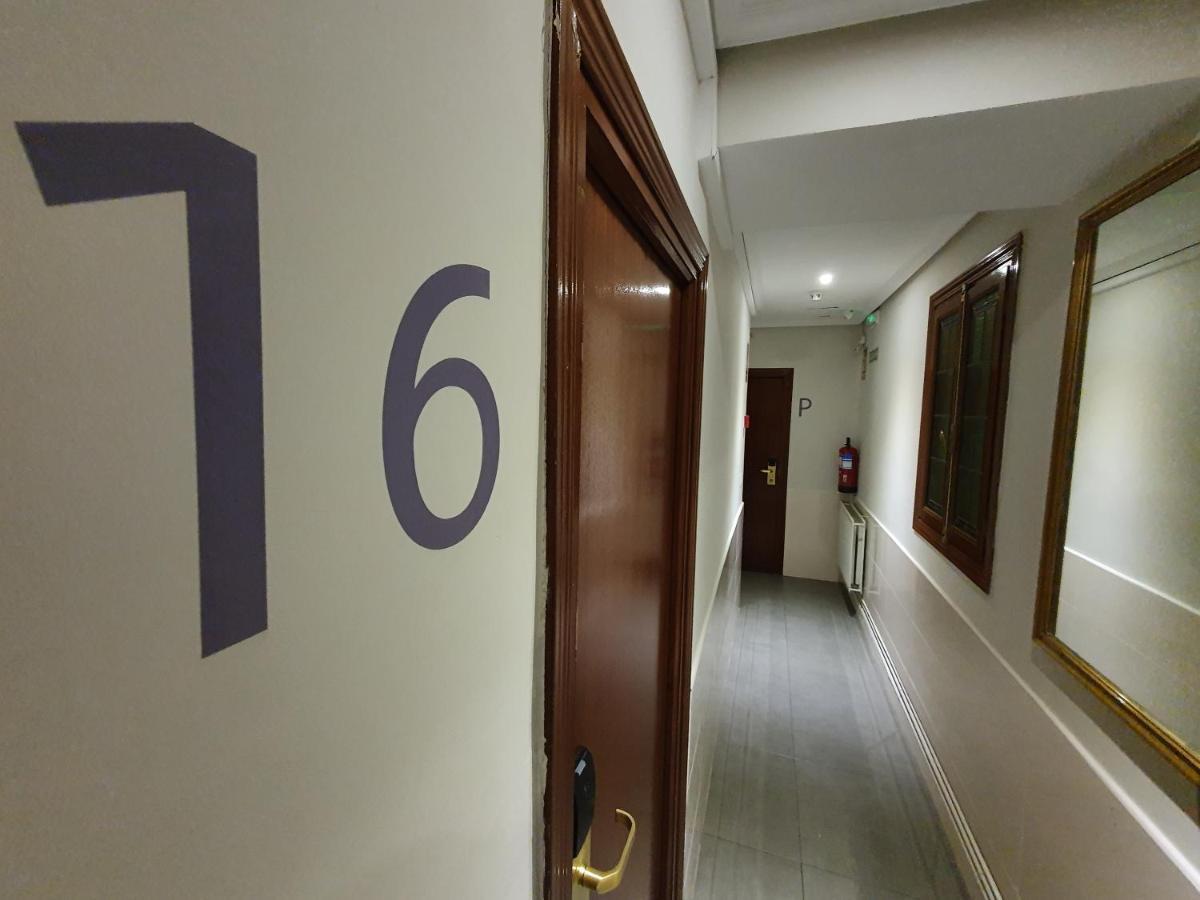 Ch Plaza D'Ort Rooms IV Мадрид Екстериор снимка