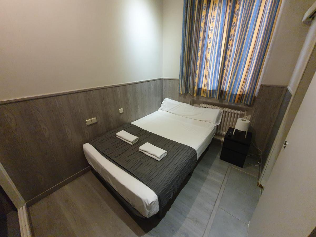 Ch Plaza D'Ort Rooms IV Мадрид Екстериор снимка