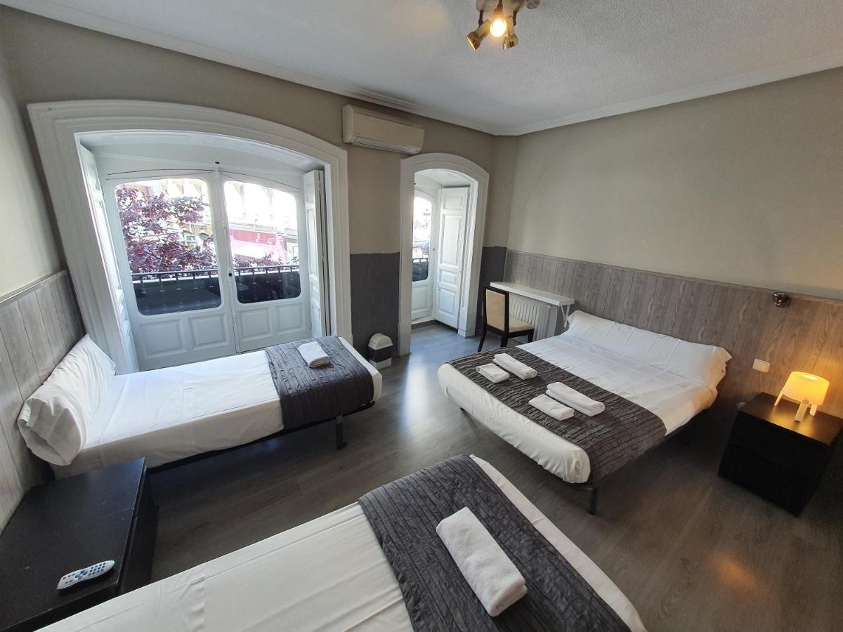Ch Plaza D'Ort Rooms IV Мадрид Екстериор снимка