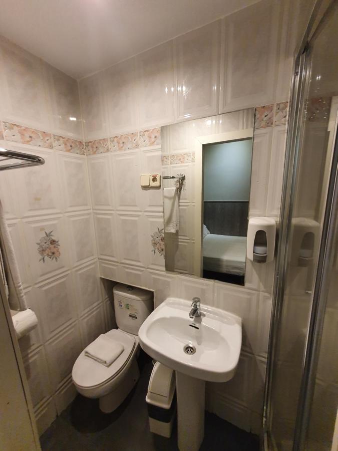 Ch Plaza D'Ort Rooms IV Мадрид Екстериор снимка